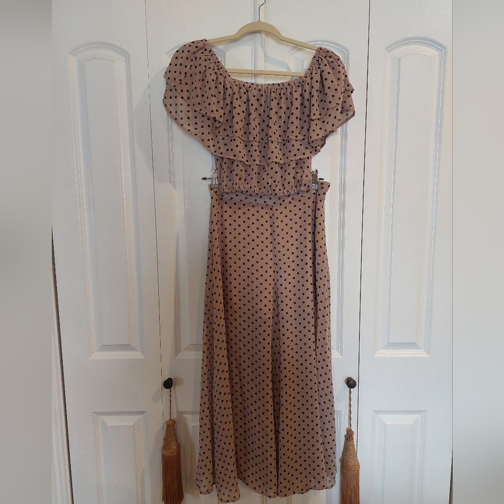 Two piece off shoulder crop top and wide leg summer set.